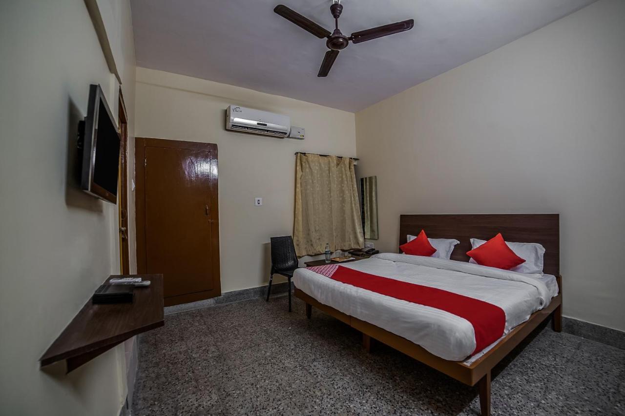 Oyo 13374 Vididhi Hotel Visakhapatnam Bagian luar foto