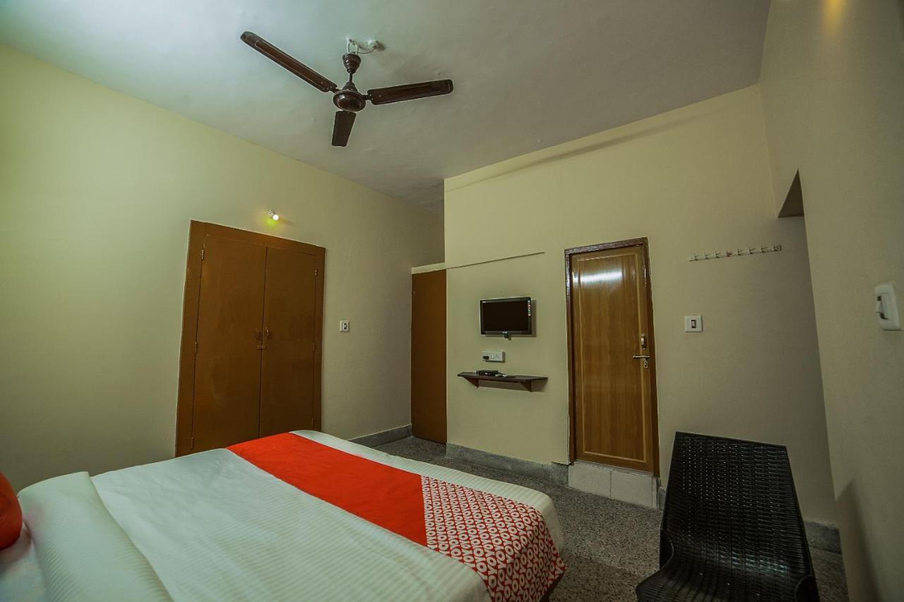 Oyo 13374 Vididhi Hotel Visakhapatnam Bagian luar foto