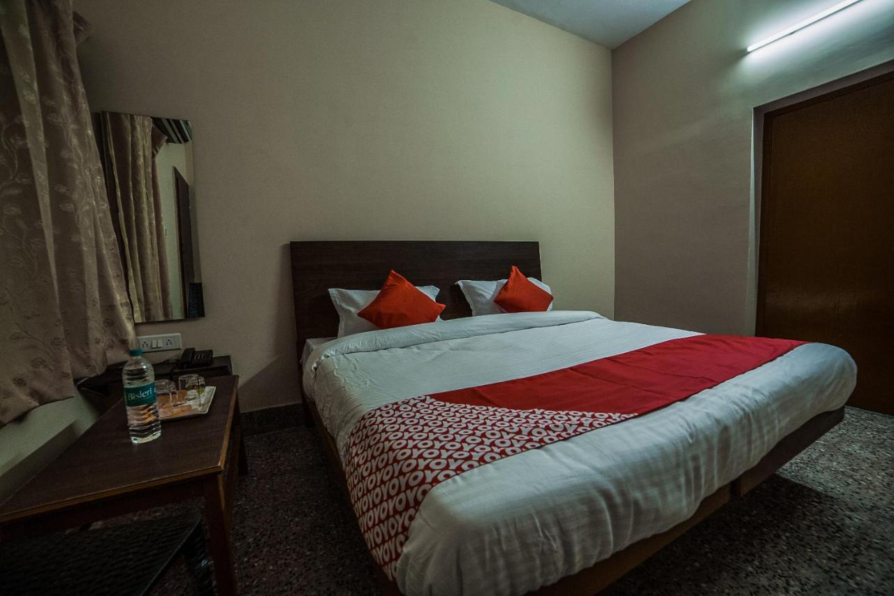 Oyo 13374 Vididhi Hotel Visakhapatnam Bagian luar foto