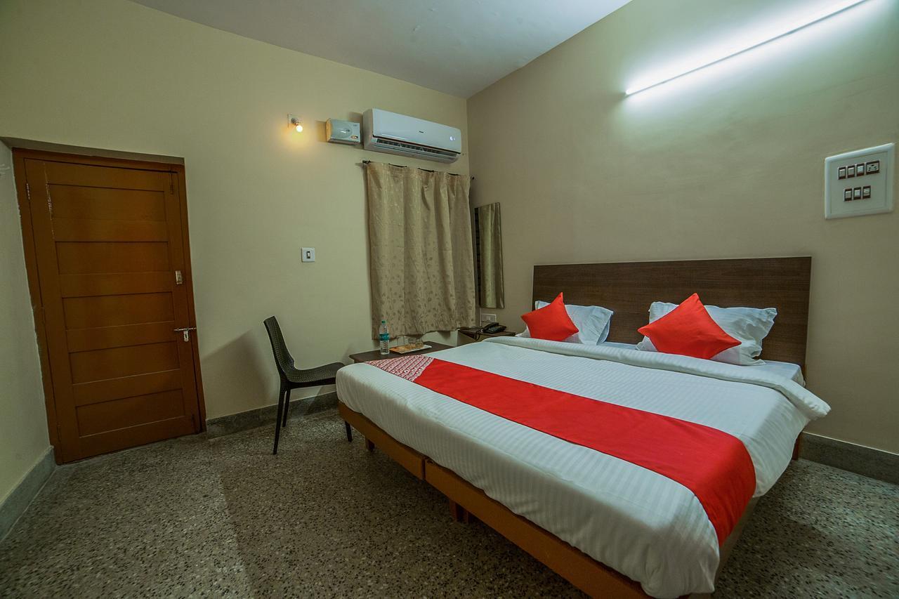 Oyo 13374 Vididhi Hotel Visakhapatnam Bagian luar foto