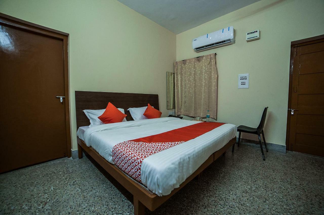 Oyo 13374 Vididhi Hotel Visakhapatnam Bagian luar foto