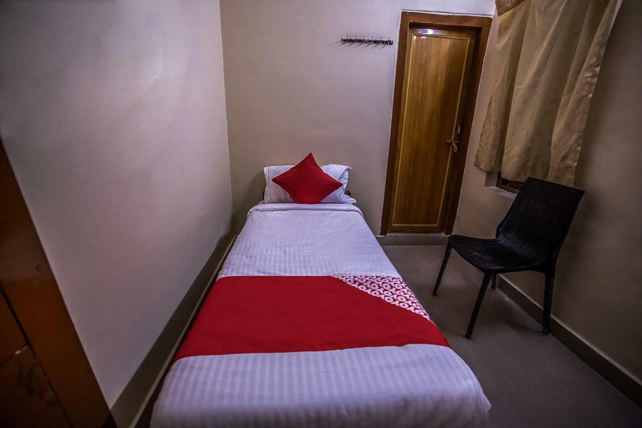 Oyo 13374 Vididhi Hotel Visakhapatnam Bagian luar foto